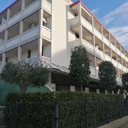 Condominio Quadrangolo-Gemini Бибионе Екстериор снимка