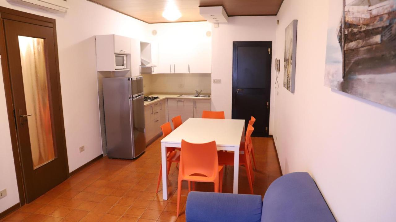 Condominio Quadrangolo-Gemini Бибионе Екстериор снимка