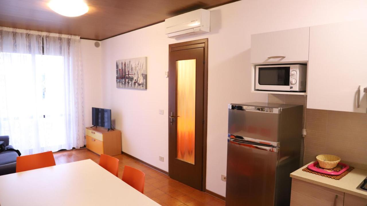 Condominio Quadrangolo-Gemini Бибионе Екстериор снимка