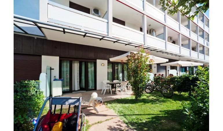 Condominio Quadrangolo-Gemini Бибионе Екстериор снимка