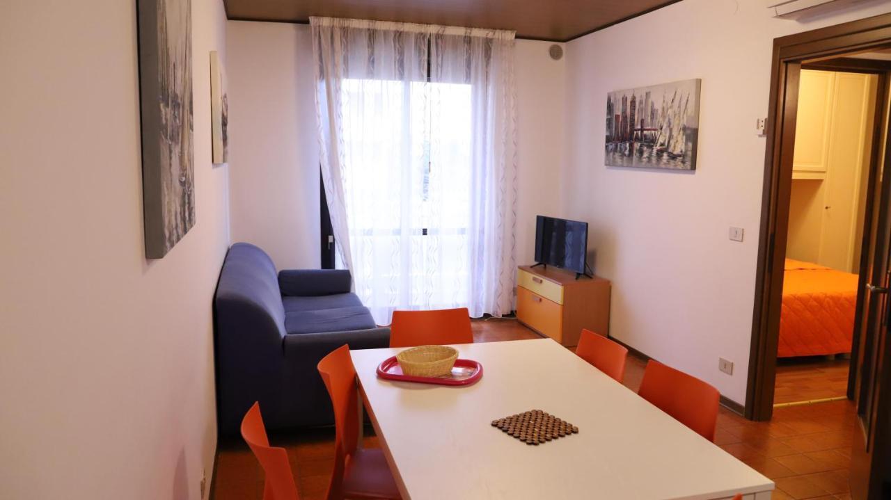Condominio Quadrangolo-Gemini Бибионе Екстериор снимка