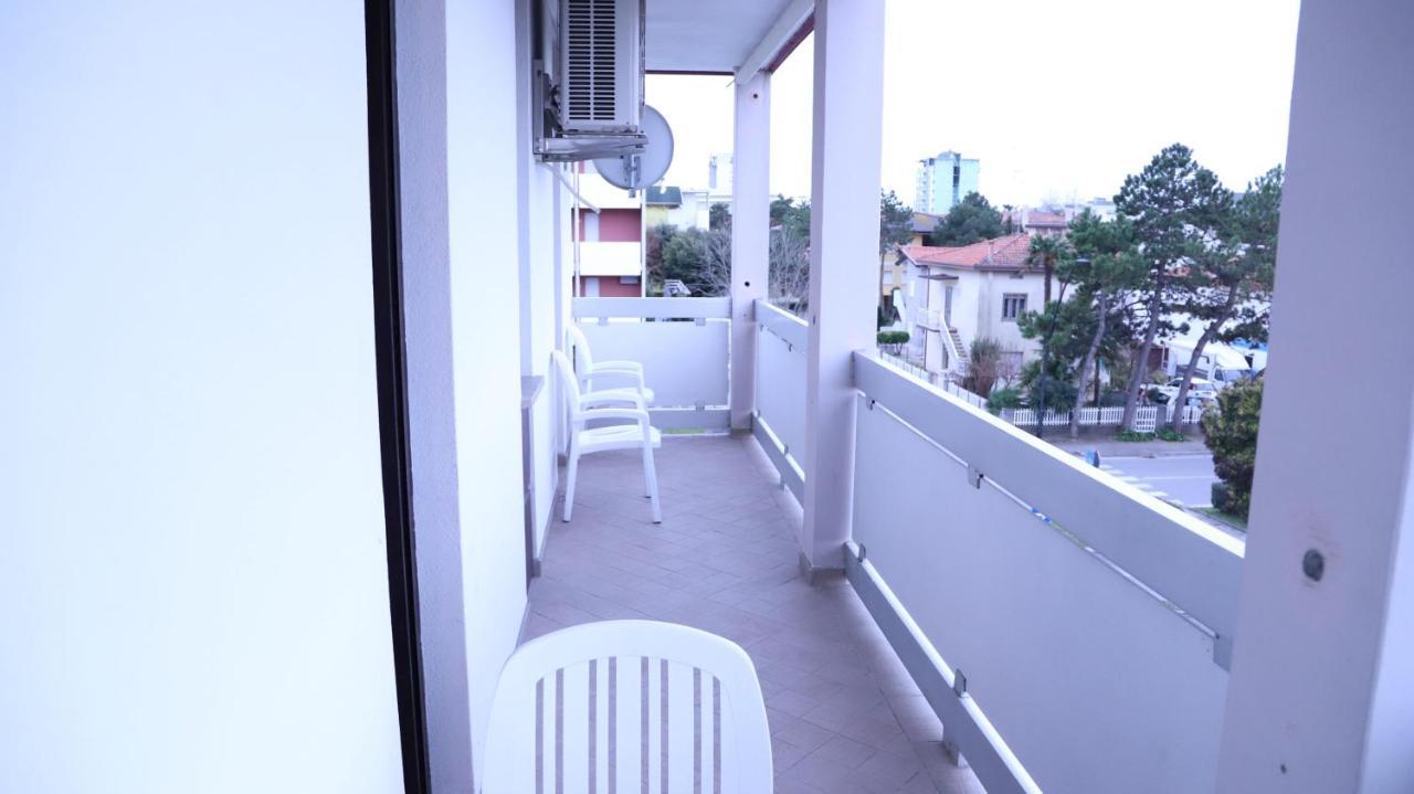 Condominio Quadrangolo-Gemini Бибионе Екстериор снимка