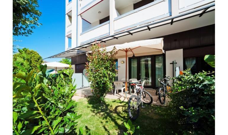 Condominio Quadrangolo-Gemini Бибионе Екстериор снимка